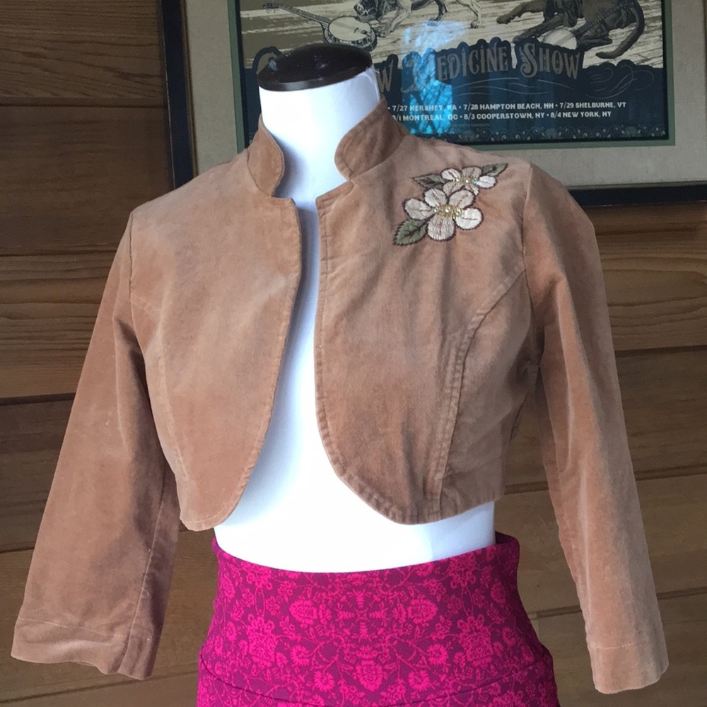 F21 💕 Cropped Velvet Embroidered Jacket